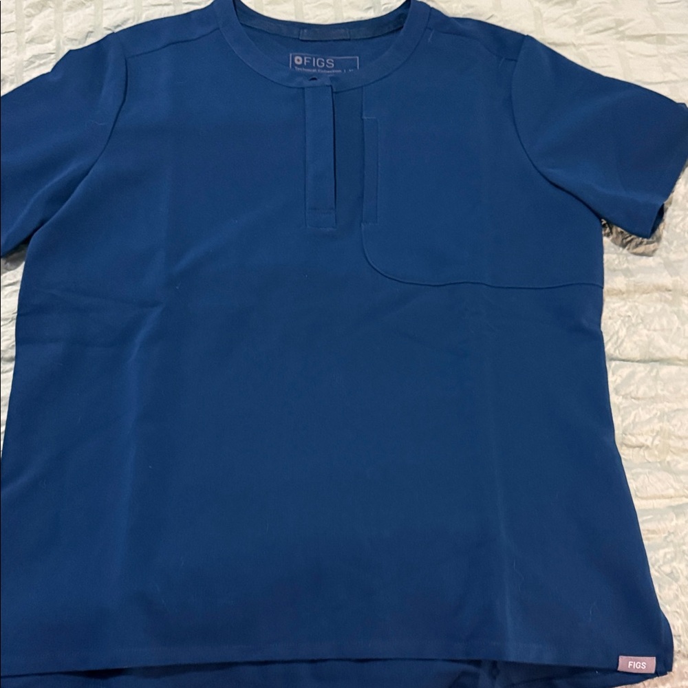 Figs scrub top
